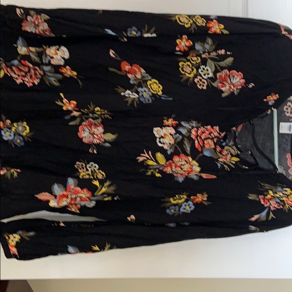 Blouses - Picture 1 of 3